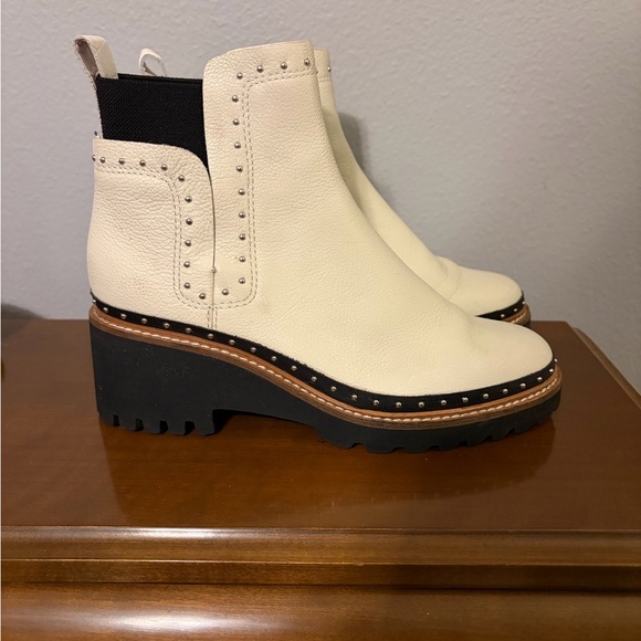 Dolce Vita Cream Ankle Boots - Picture 3 of 6